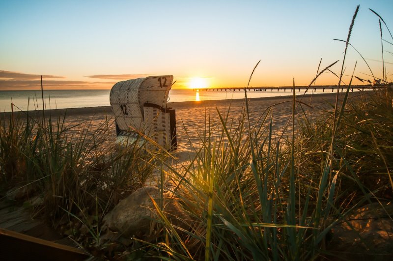 Ostsee Modell Strandkorb Zweisitzer vor Sonnenuntergang